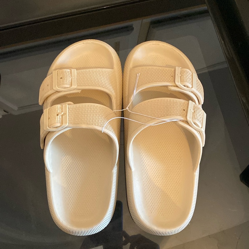 Cloud slides cushion sandals in oat latte size 10